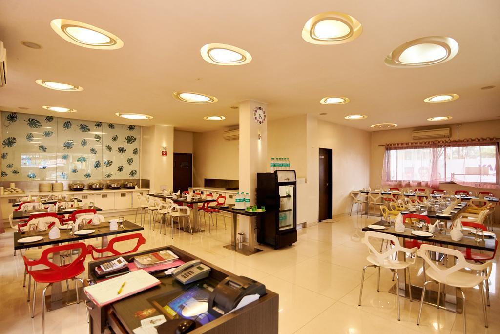 Hotel Sai Mahal Shirdi Extérieur photo