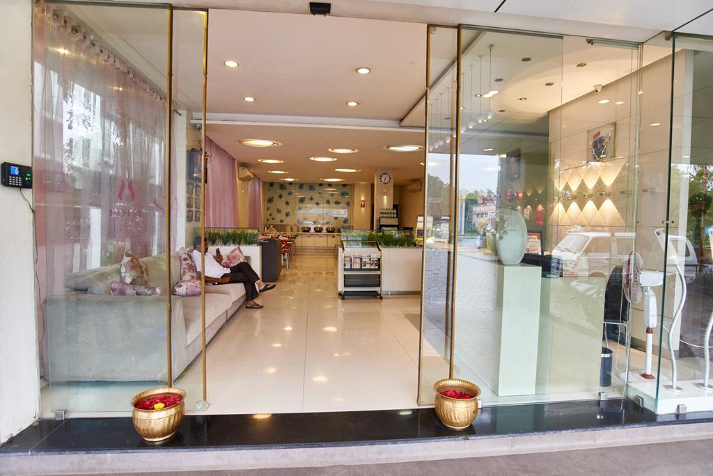 Hotel Sai Mahal Shirdi Extérieur photo