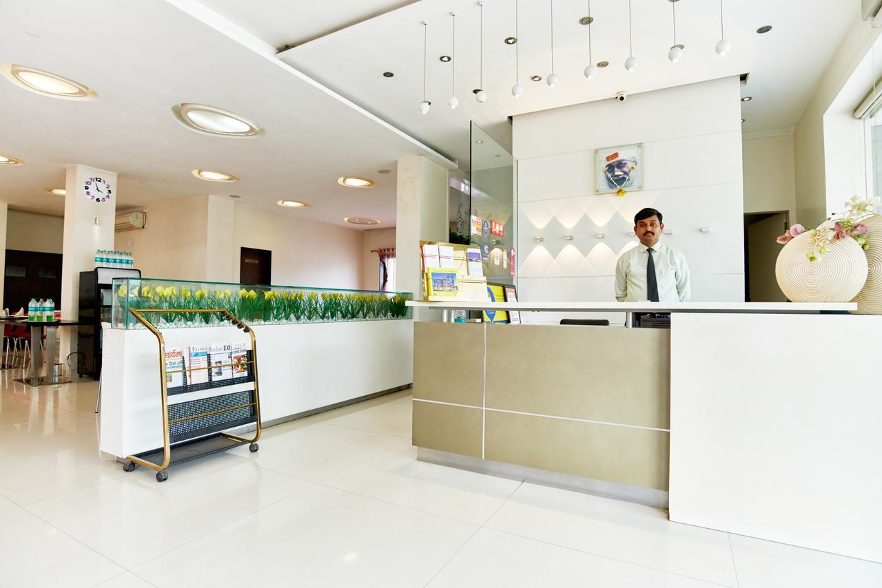 Hotel Sai Mahal Shirdi Extérieur photo